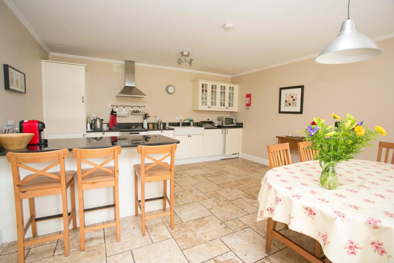 Decoy Country Cottages Navan Exterior foto